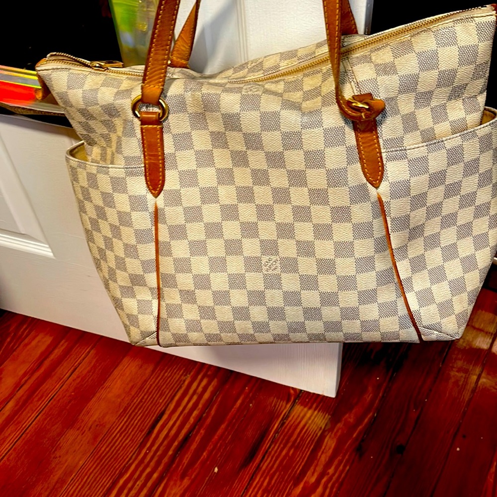 Louis Vuitton shoulder bag